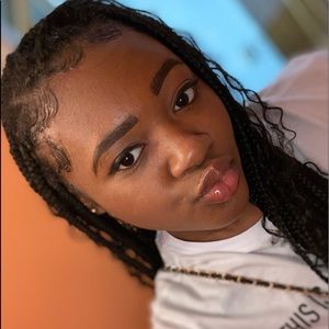 Meet your Posher, Danielle